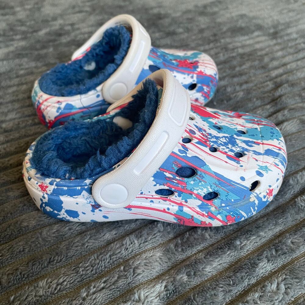 Berkley Jensen Faux Fur Lined Clogs Baby Size 7 White Blue Star Splatter